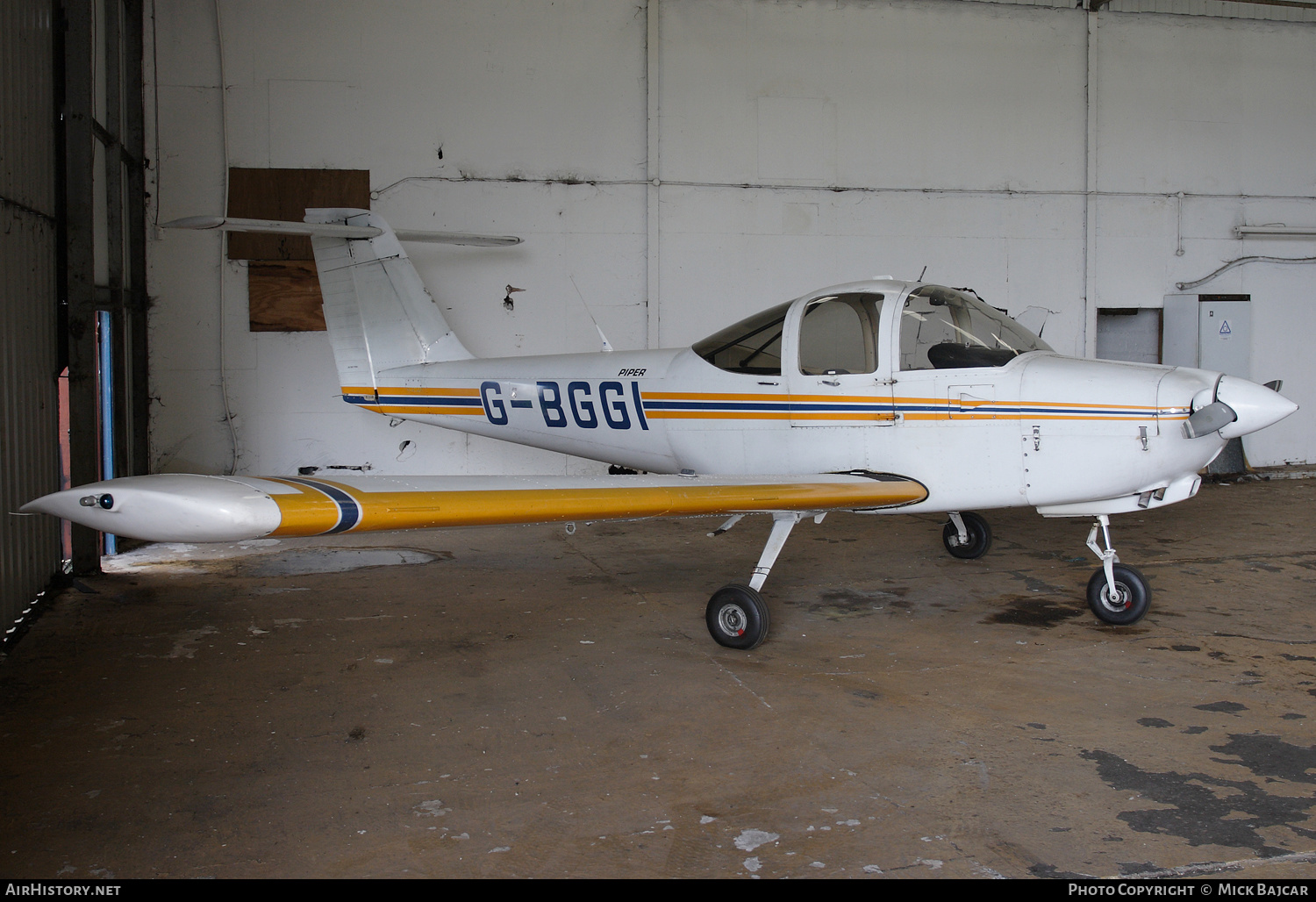 Aircraft Photo of G-BGGI | Piper PA-38-112 Tomahawk | AirHistory.net #402384