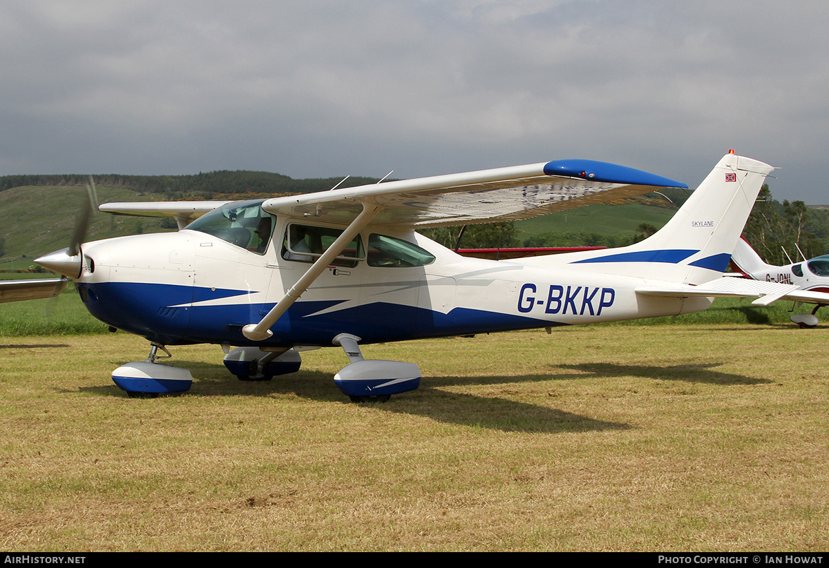 Aircraft Photo of G-BKKP | Cessna 182R Skylane | AirHistory.net #402434