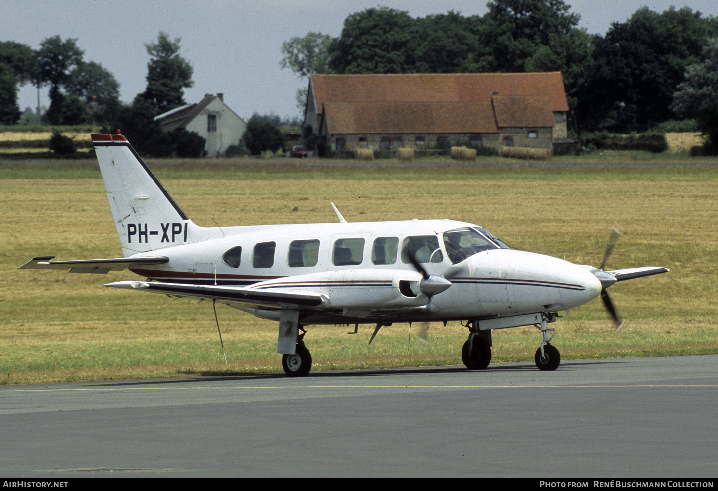 Aircraft Photo of PH-XPI | Piper PA-31-350 Navajo Chieftain | AirHistory.net #402505