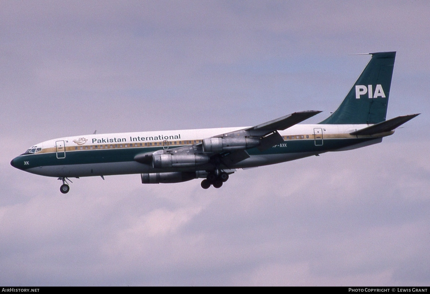 Aircraft Photo of AP-AXK | Boeing 720-047B | Pakistan International Airlines - PIA | AirHistory.net #402552