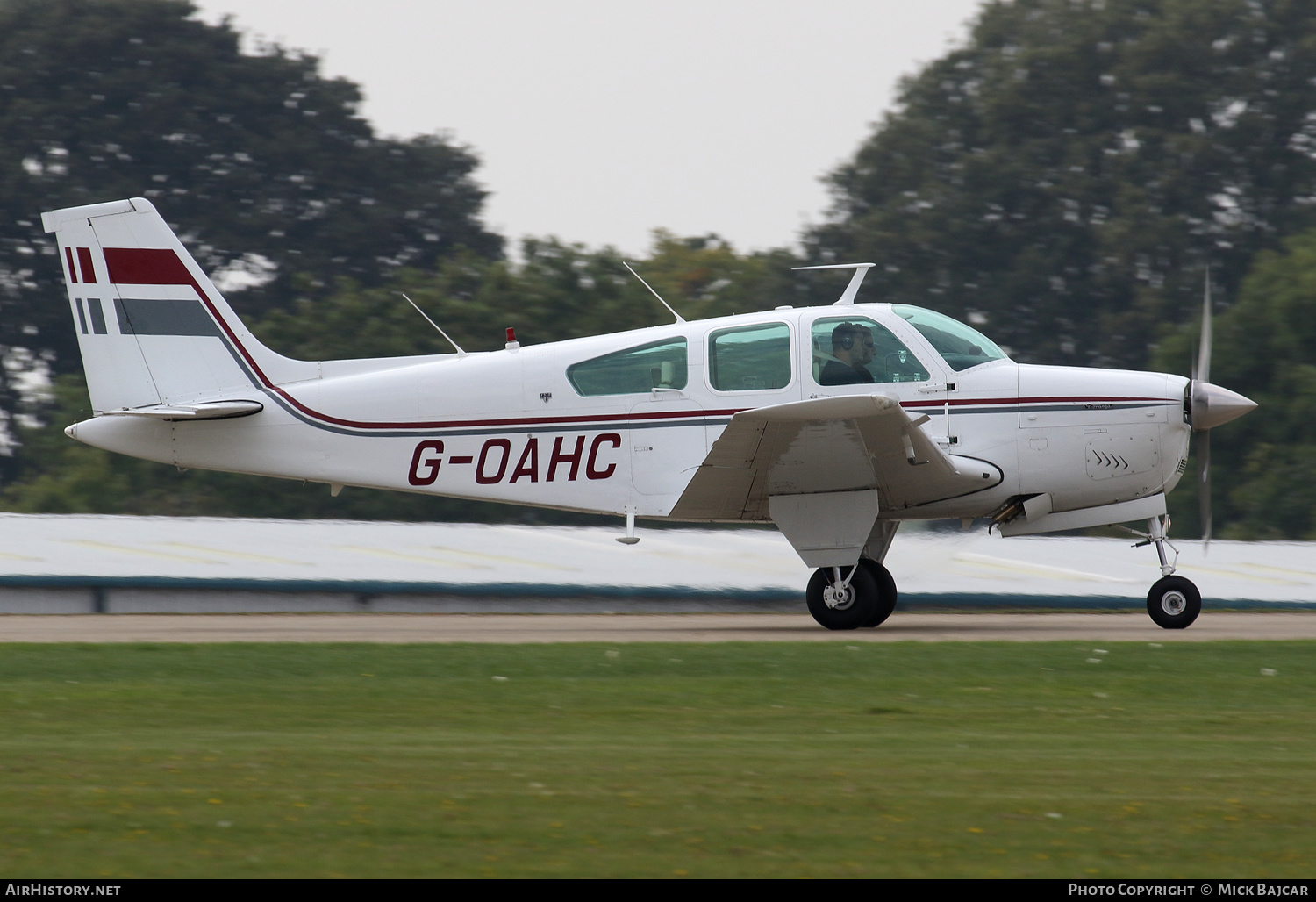 Aircraft Photo of G-OAHC | Beech F33C Bonanza | AirHistory.net #402674