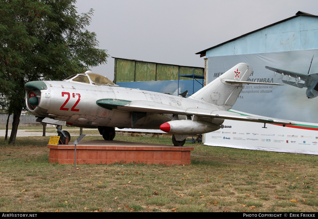 Aircraft Photo of 22 | Mikoyan-Gurevich MiG-17PF | Bulgaria - Air Force | AirHistory.net #402704