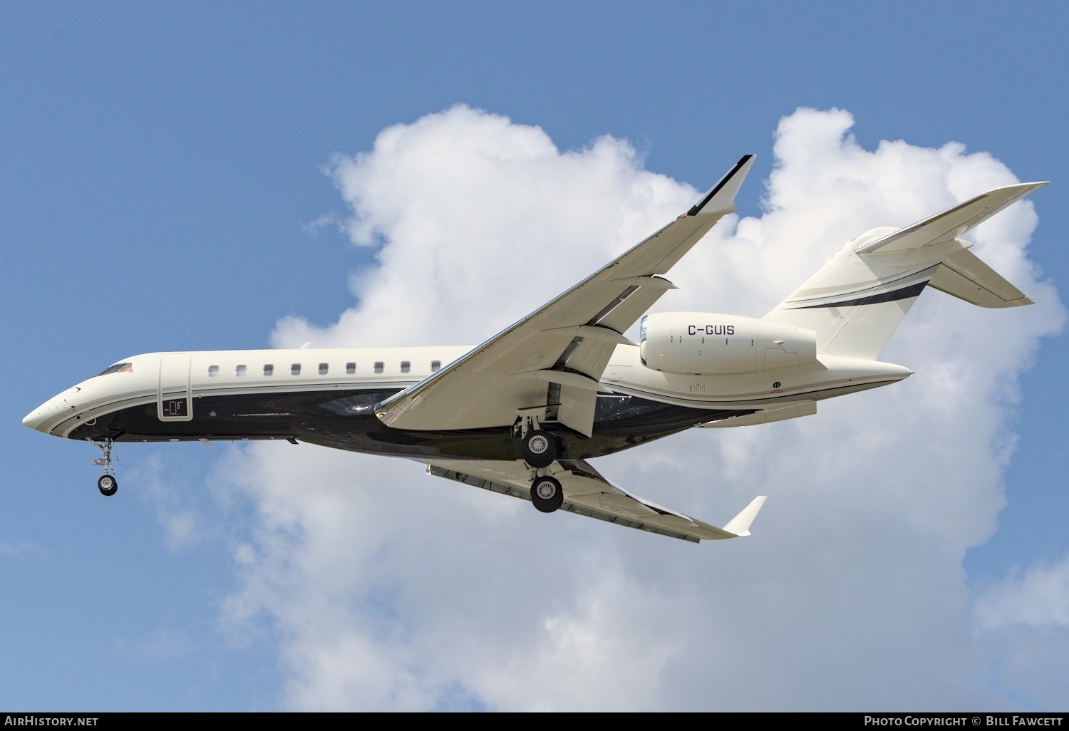 Aircraft Photo of C-GUIS | Bombardier Global Express (BD-700-1A10) | AirHistory.net #402813