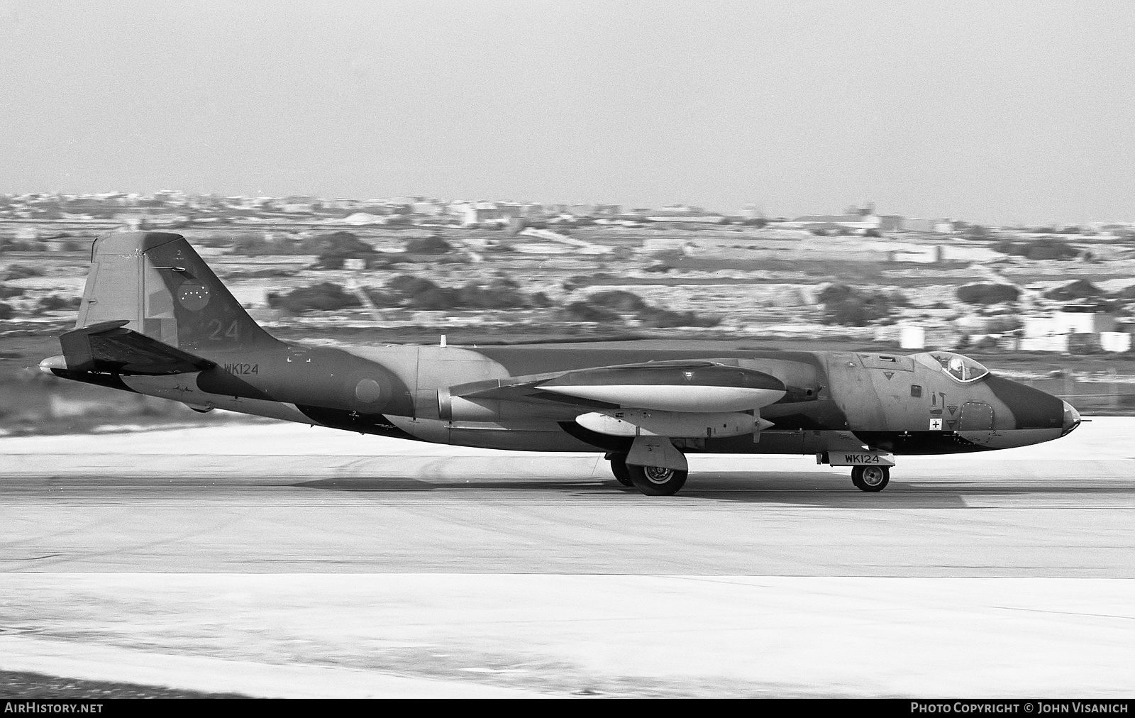 Aircraft Photo of WK124 | English Electric Canberra TT18 | UK - Air Force | AirHistory.net #402863