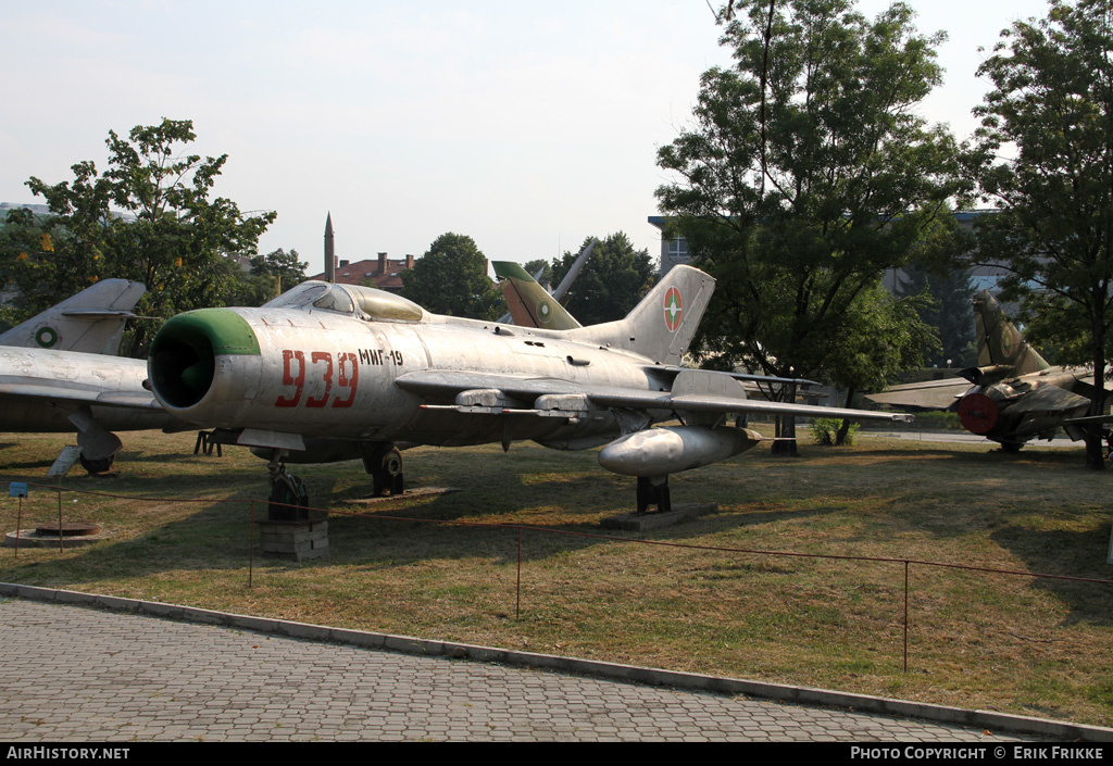 Aircraft Photo of 939 | Mikoyan-Gurevich MiG-19PM | Bulgaria - Air Force | AirHistory.net #402872