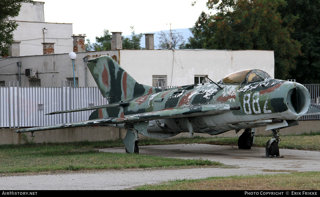 Aircraft Photo of 882 | Mikoyan-Gurevich MiG-19S | Bulgaria - Air Force | AirHistory.net #402885