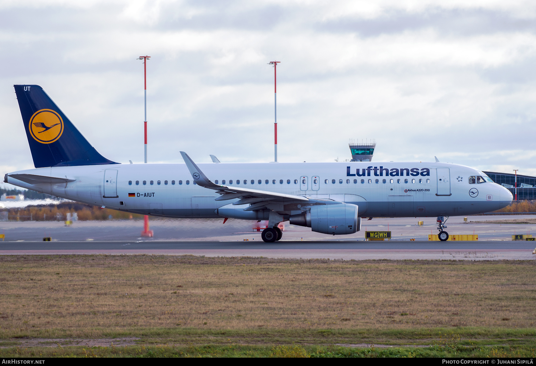 Aircraft Photo of D-AIUT | Airbus A320-214 | Lufthansa | AirHistory.net #403008