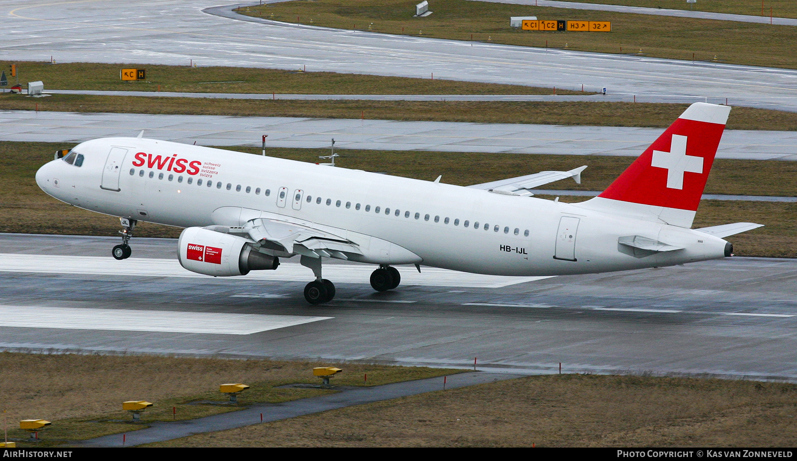 Aircraft Photo of HB-IJL | Airbus A320-214 | Swiss International Air Lines | AirHistory.net #403109