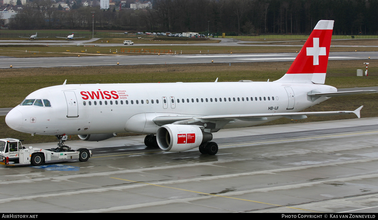 Aircraft Photo of HB-IJI | Airbus A320-214 | Swiss International Air Lines | AirHistory.net #403157