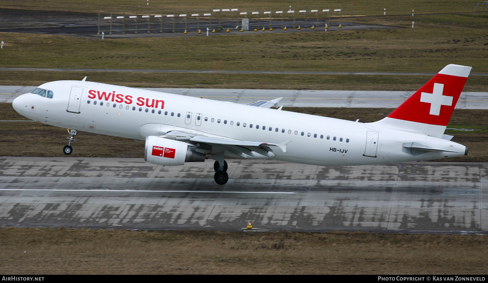 Aircraft Photo of HB-IJV | Airbus A320-214 | Swiss Sun | AirHistory.net #403161