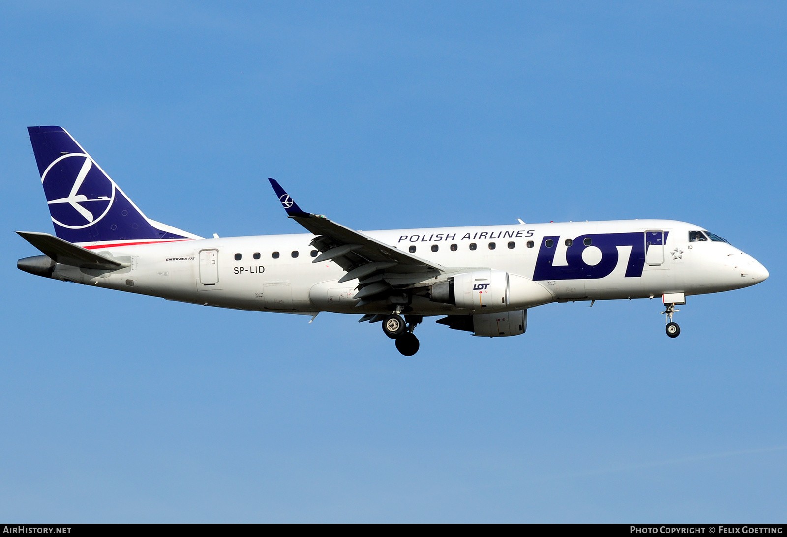 Aircraft Photo of SP-LID | Embraer 175STD (ERJ-170-200STD) | LOT Polish Airlines - Polskie Linie Lotnicze | AirHistory.net #403211