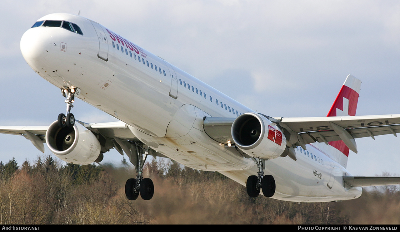 Aircraft Photo of HB-IOL | Airbus A321-111 | Swiss International Air Lines | AirHistory.net #403647