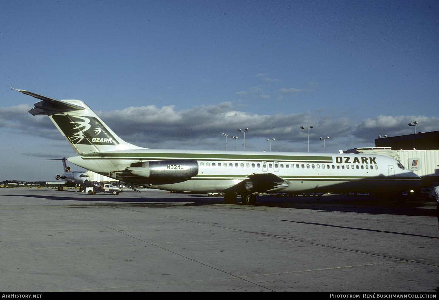 Aircraft Photo of N924L | McDonnell Douglas DC-9-32 | Ozark Air Lines | AirHistory.net #403702