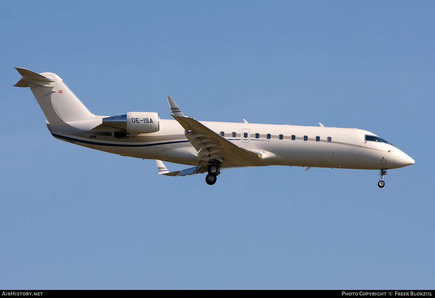 Aircraft Photo of OE-ISA | Bombardier Challenger 850 (CRJ-200SE/CL-600-2B19) | AirHistory.net #403733