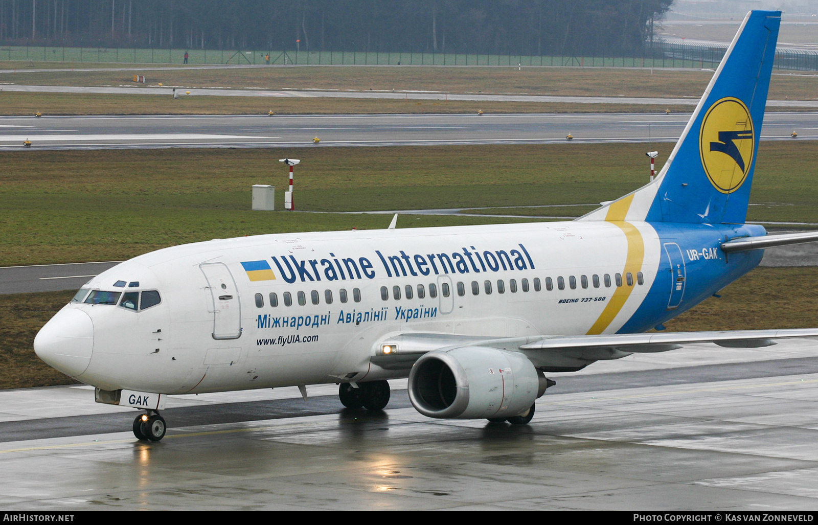 Aircraft Photo of UR-GAK | Boeing 737-5Y0 | Ukraine International Airlines | AirHistory.net #403820
