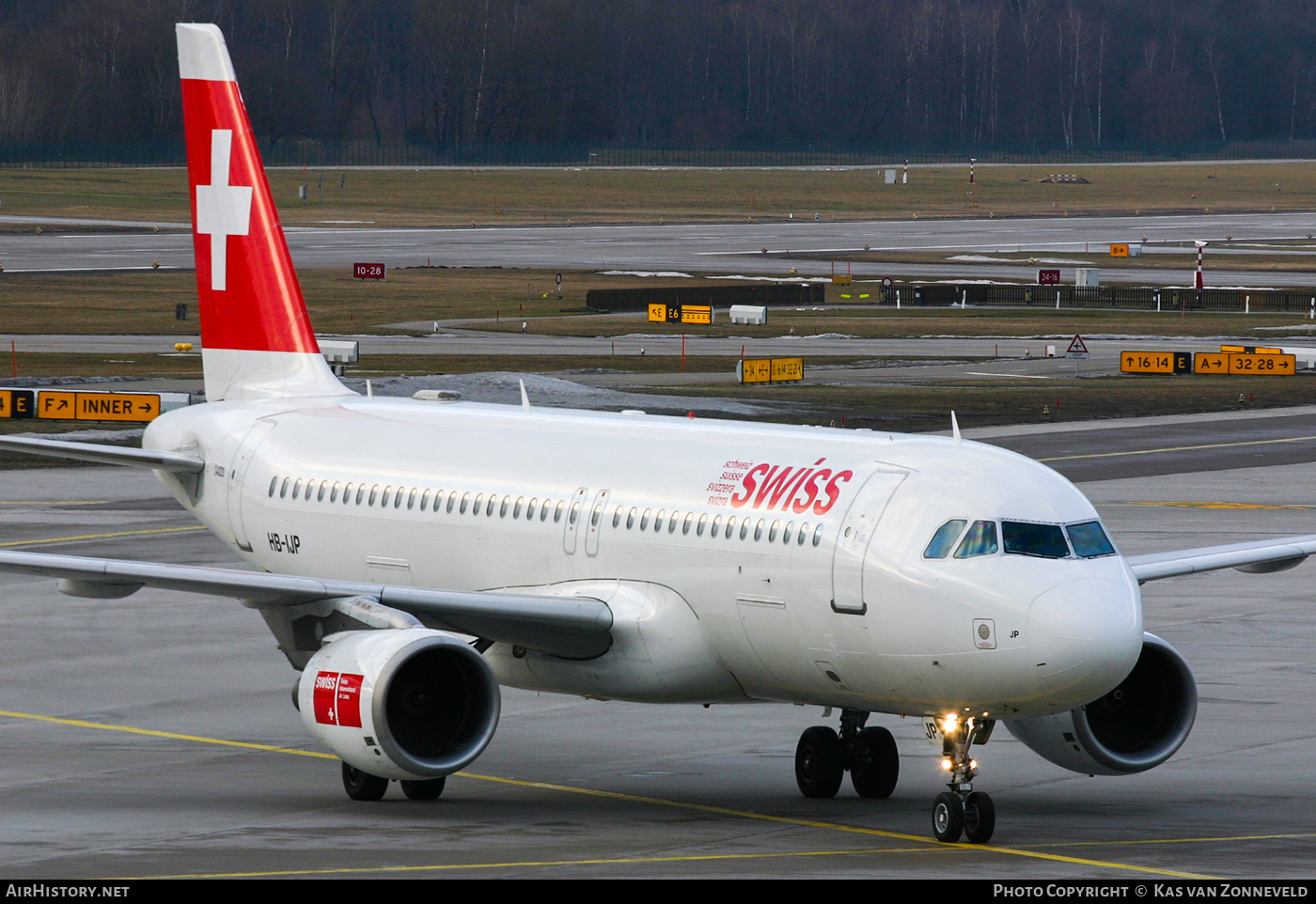 Aircraft Photo of HB-IJP | Airbus A320-214 | Swiss International Air Lines | AirHistory.net #403826