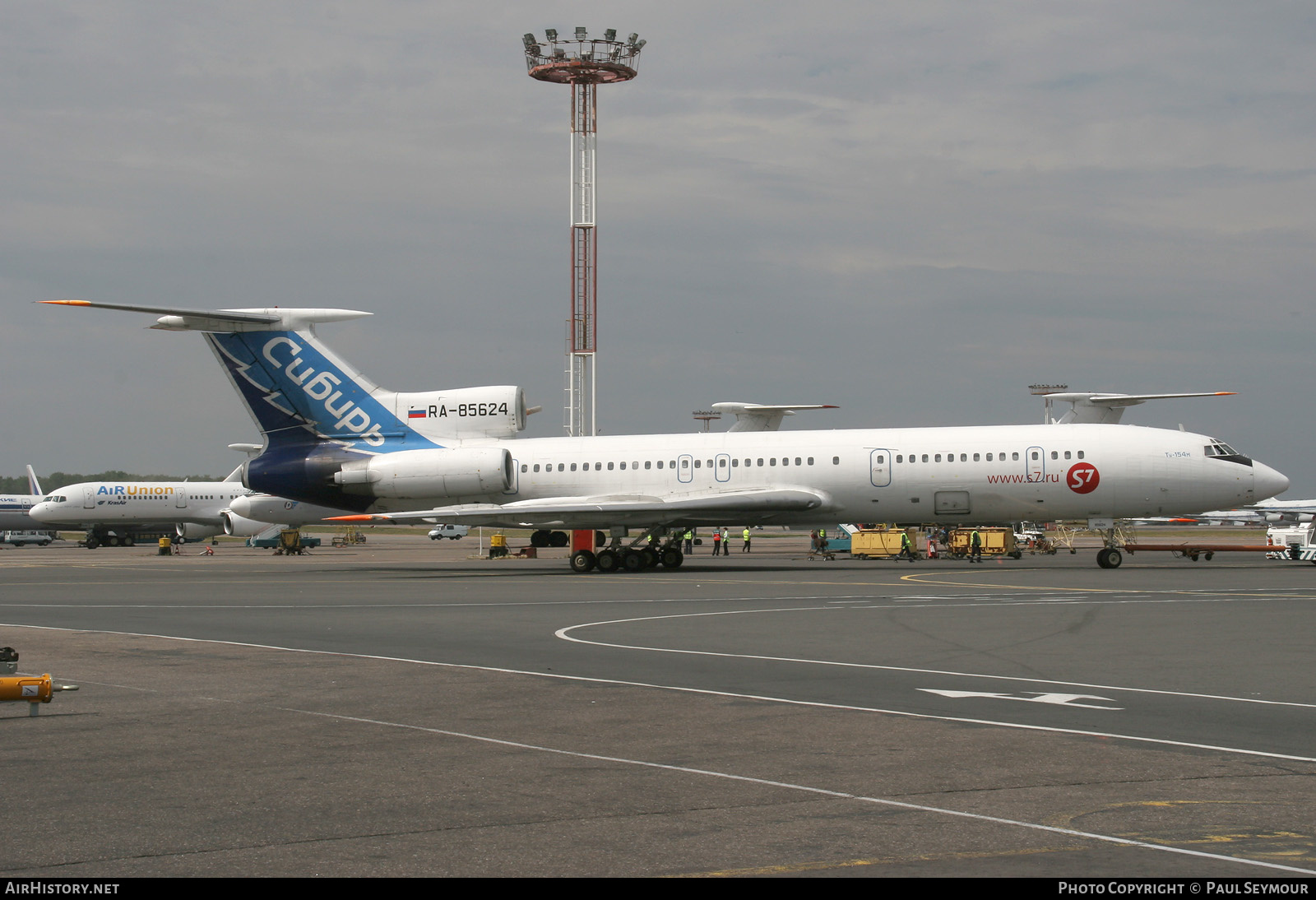 Aircraft Photo of RA-85624 | Tupolev Tu-154M | Sibir - Siberia Airlines | AirHistory.net #403915