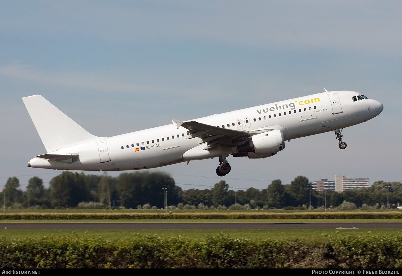 Aircraft Photo of EC-FCB | Airbus A320-211 | Vueling Airlines | AirHistory.net #404055