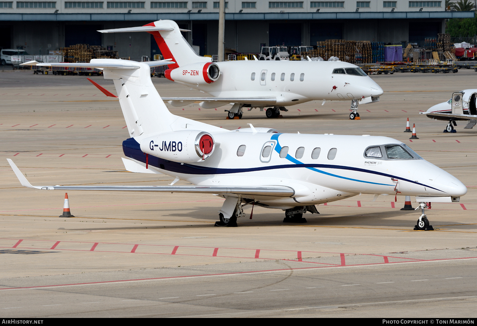 Aircraft Photo of G-JMBO | Embraer EMB-505 Phenom 300 | AirHistory.net #404111