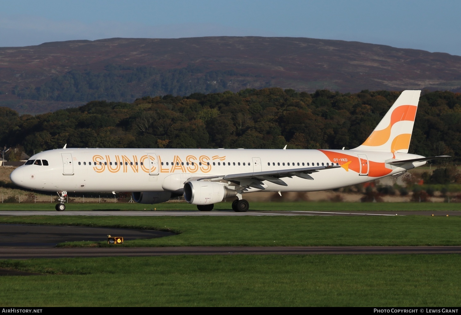 Aircraft Photo of OY-VKD | Airbus A321-211 | Sunclass Airlines | AirHistory.net #404141