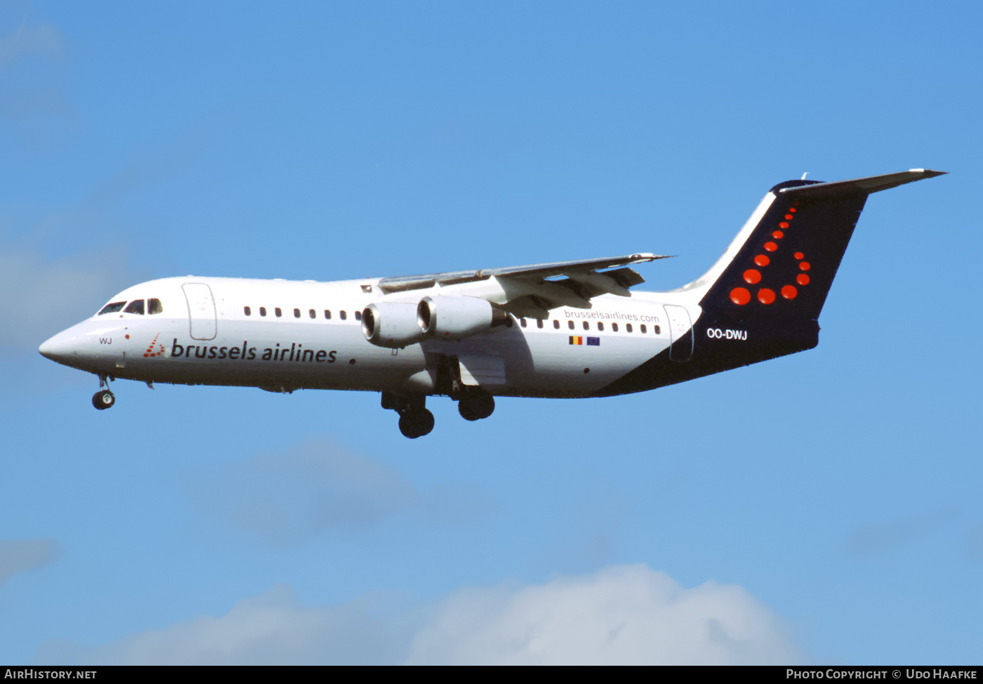 Aircraft Photo of OO-DWJ | British Aerospace Avro 146-RJ100 | Brussels Airlines | AirHistory.net #404261