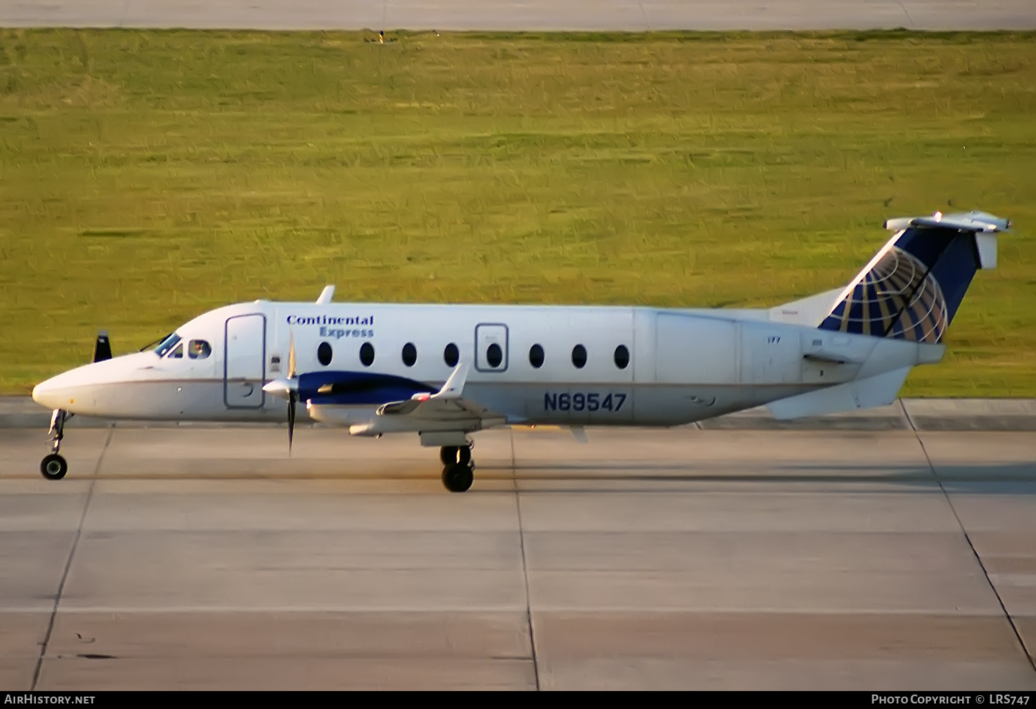 Aircraft Photo of N69547 | Beech 1900D | Continental Express | AirHistory.net #404441