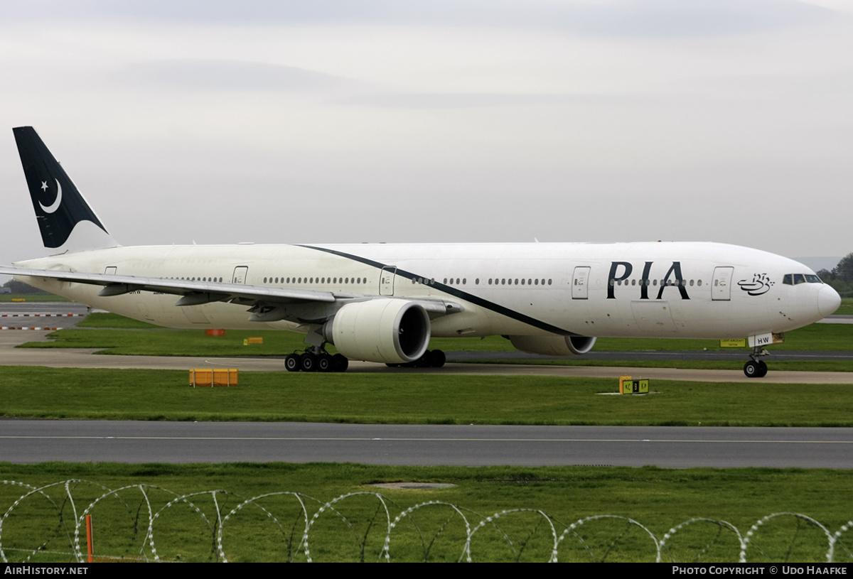 Aircraft Photo of AP-BHW | Boeing 777-340/ER | Pakistan International Airlines - PIA | AirHistory.net #404523
