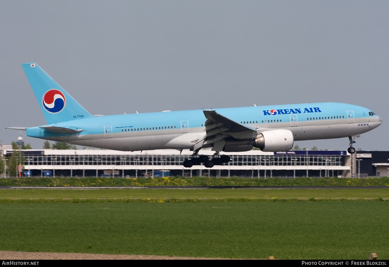 Aircraft Photo of HL7766 | Boeing 777-2B5/ER | Korean Air | AirHistory.net #404876