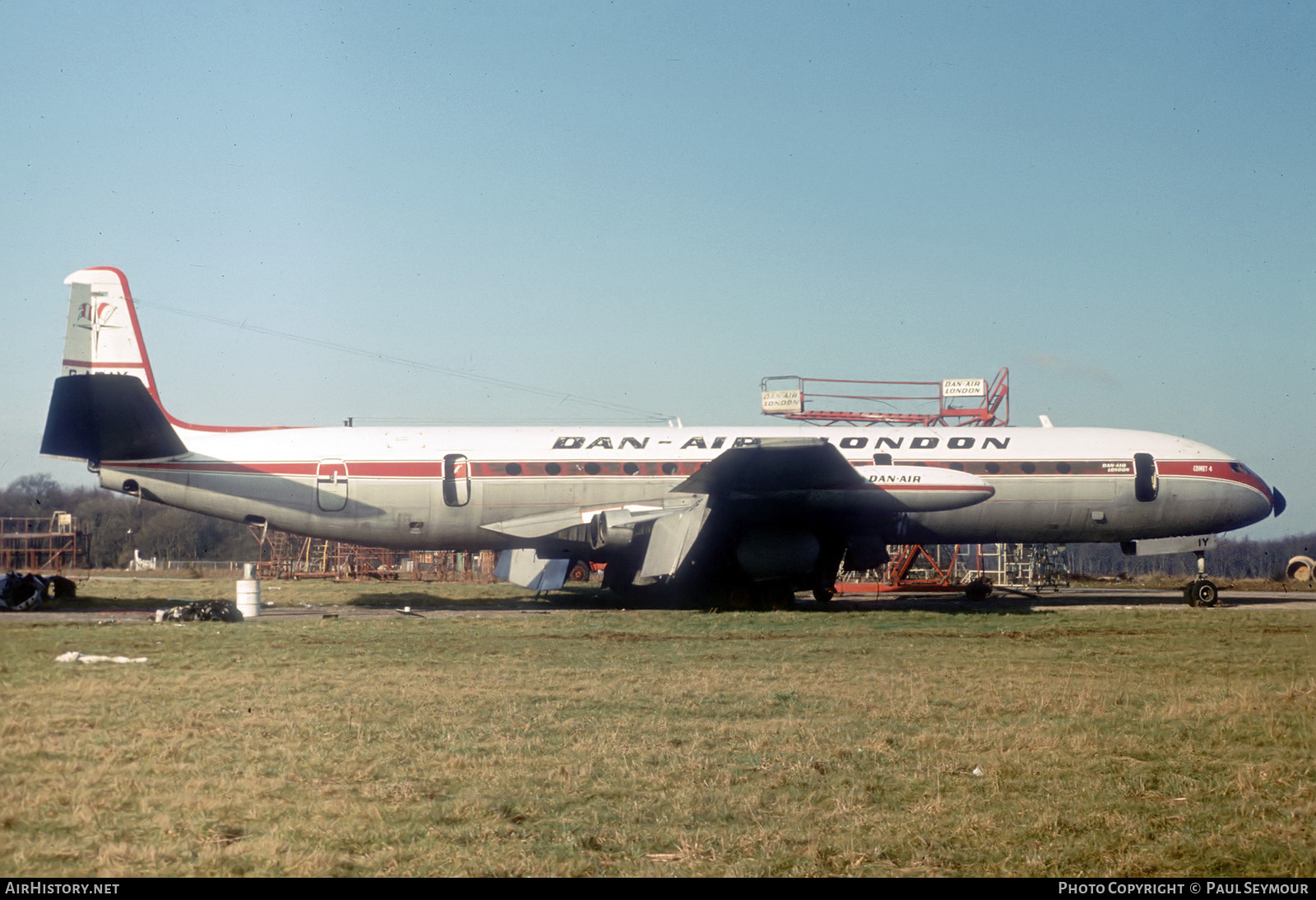 Aircraft Photo of G-AZIY | De Havilland D.H. 106 Comet 4 | Dan-Air London | AirHistory.net #404914