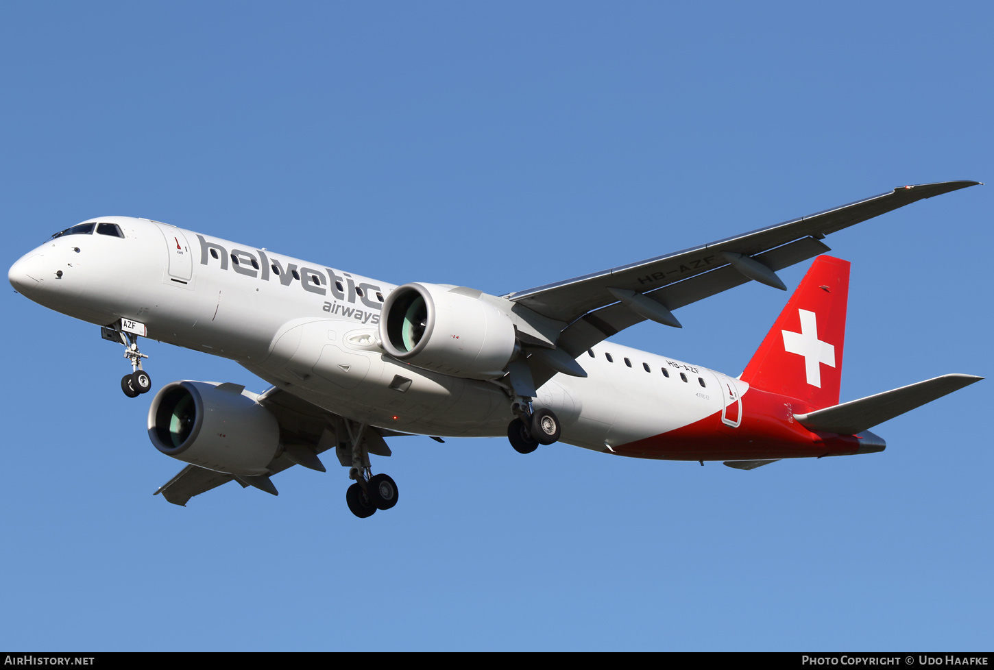 Aircraft Photo of HB-AZF | Embraer 190-E2 (ERJ-190-300) | Helvetic Airways | AirHistory.net #404927