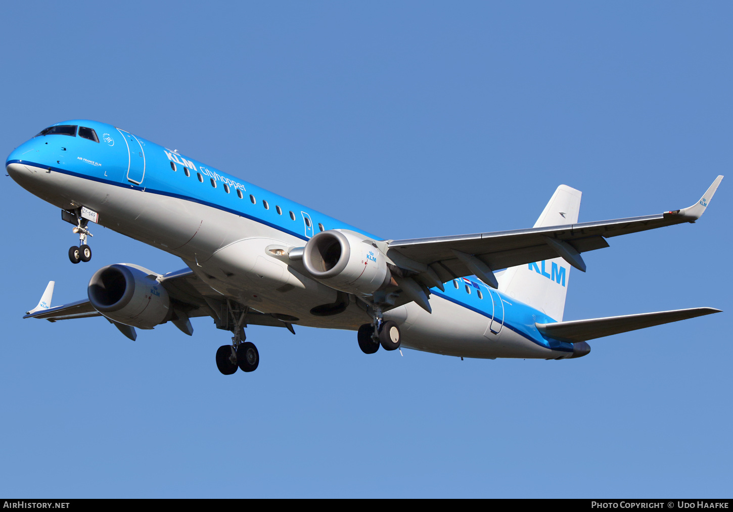 Aircraft Photo of PH-EZY | Embraer 190STD (ERJ-190-100STD) | KLM Cityhopper | AirHistory.net #404972