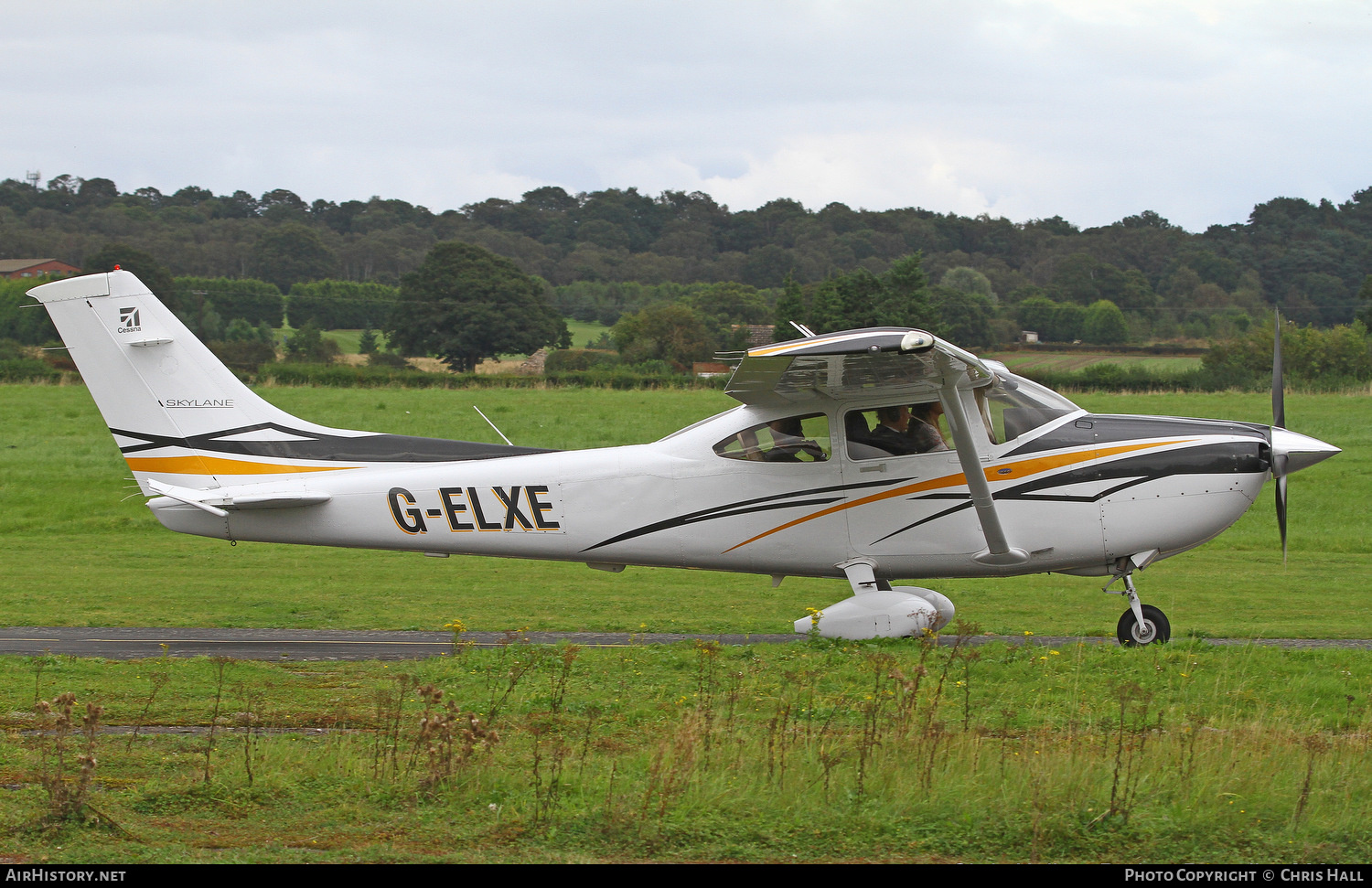 Aircraft Photo of G-ELXE | Cessna 182T Skylane | AirHistory.net #405081