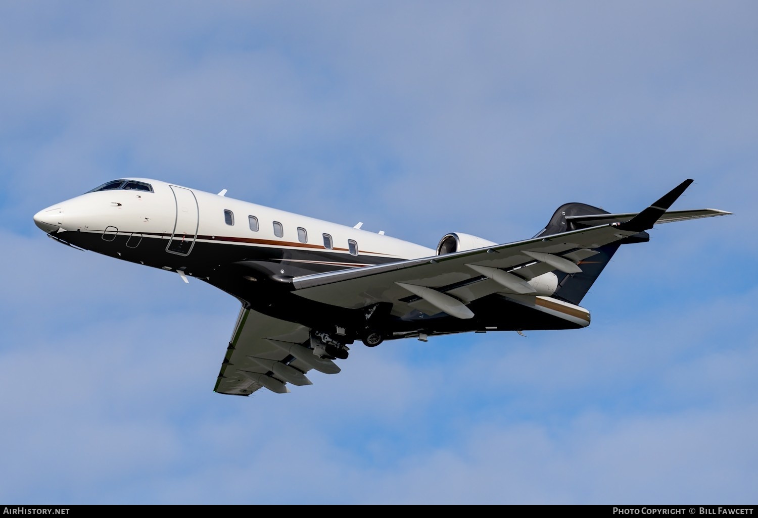Aircraft Photo of N577FX | Bombardier Challenger 350 (BD-100-1A10) | AirHistory.net #405128
