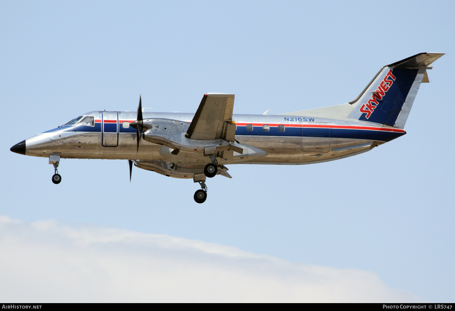 Aircraft Photo of N216SW | Embraer EMB-120ER Brasilia | SkyWest Airlines | AirHistory.net #405250