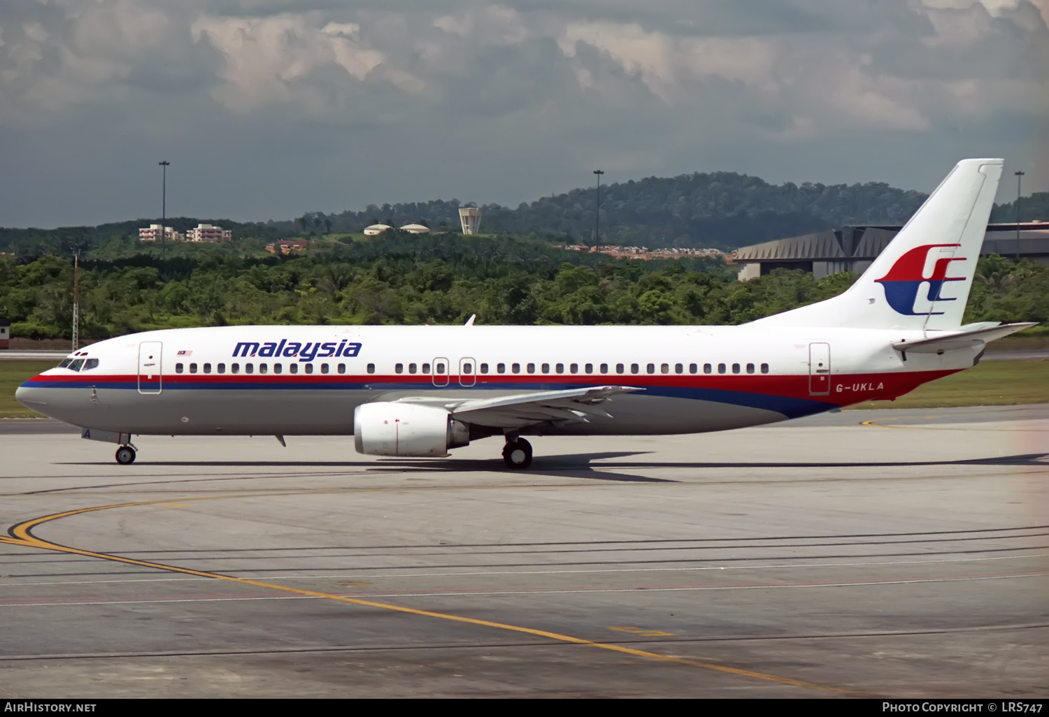 Aircraft Photo of G-UKLA | Boeing 737-4Y0 | Malaysia Airlines | AirHistory.net #405318