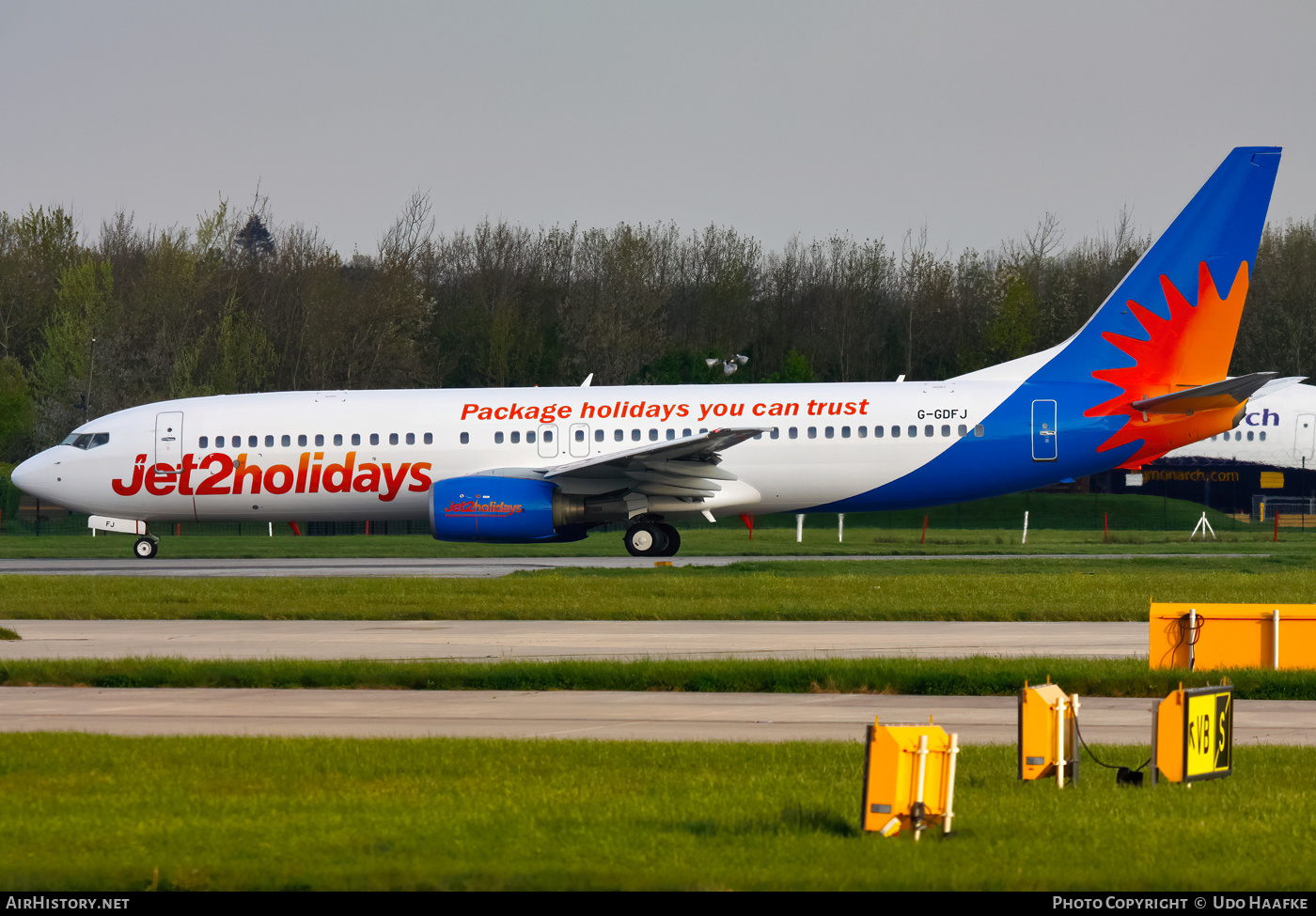 Aircraft Photo of G-GDFJ | Boeing 737-804 | Jet2 Holidays | AirHistory.net #405345