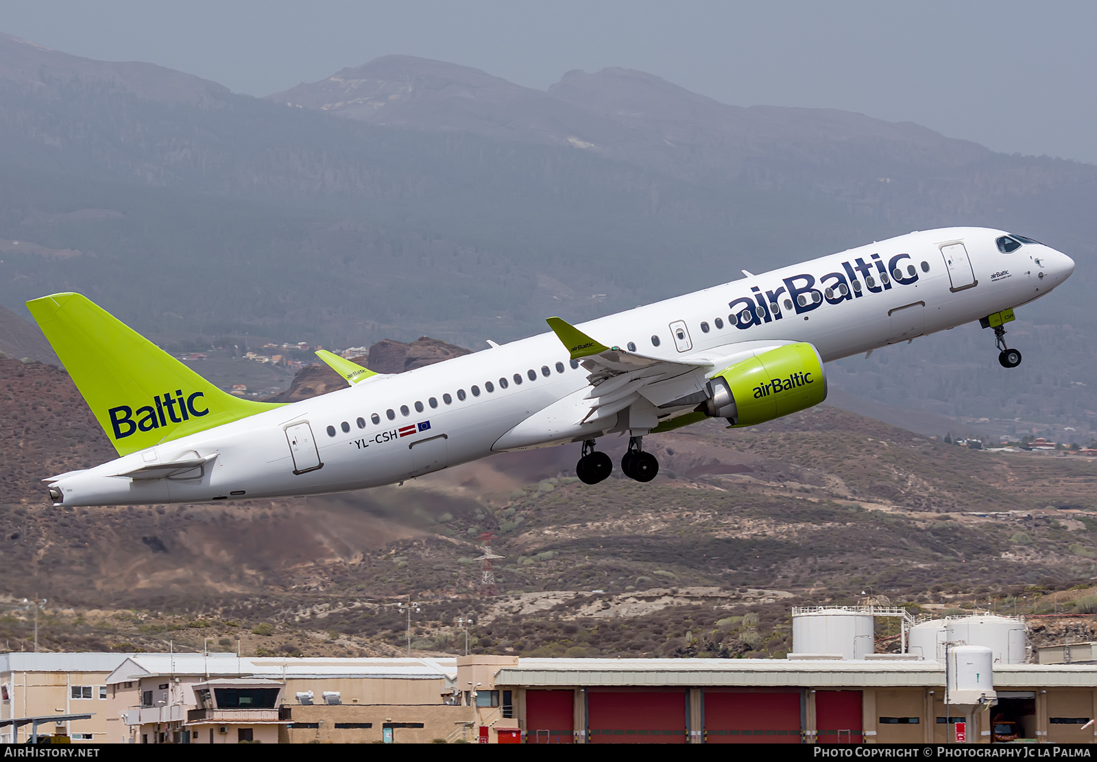 Aircraft Photo of YL-CSH | Bombardier CSeries CS300 (BD-500-1A11) | AirBaltic | AirHistory.net #405407
