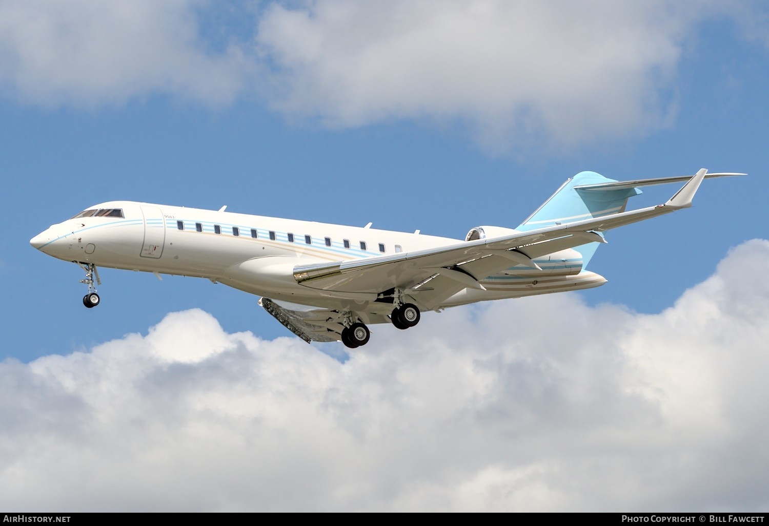 Aircraft Photo of C-GVXG | Bombardier Global 6000 (BD-700-1A10) | AirHistory.net #405429