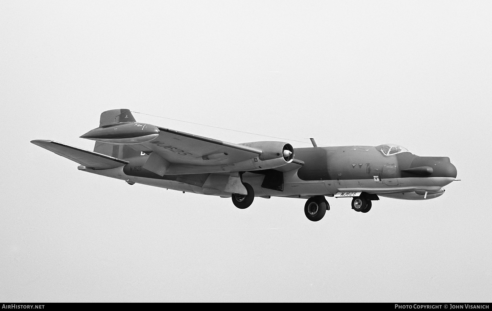 Aircraft Photo of WJ625 | English Electric Canberra T17 | UK - Air Force | AirHistory.net #405541