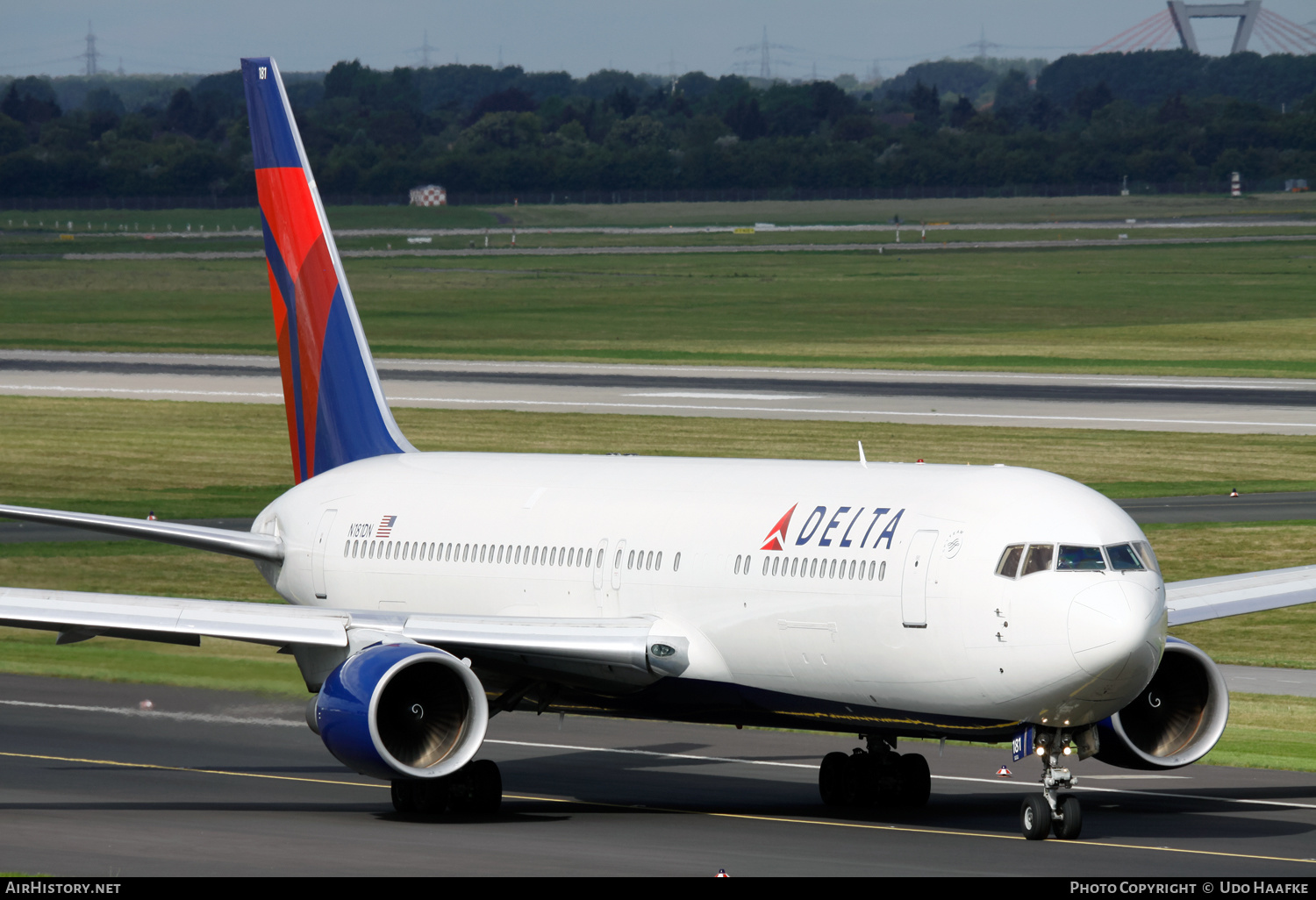 Aircraft Photo of N181DN | Boeing 767-332/ER | Delta Air Lines | AirHistory.net #405677
