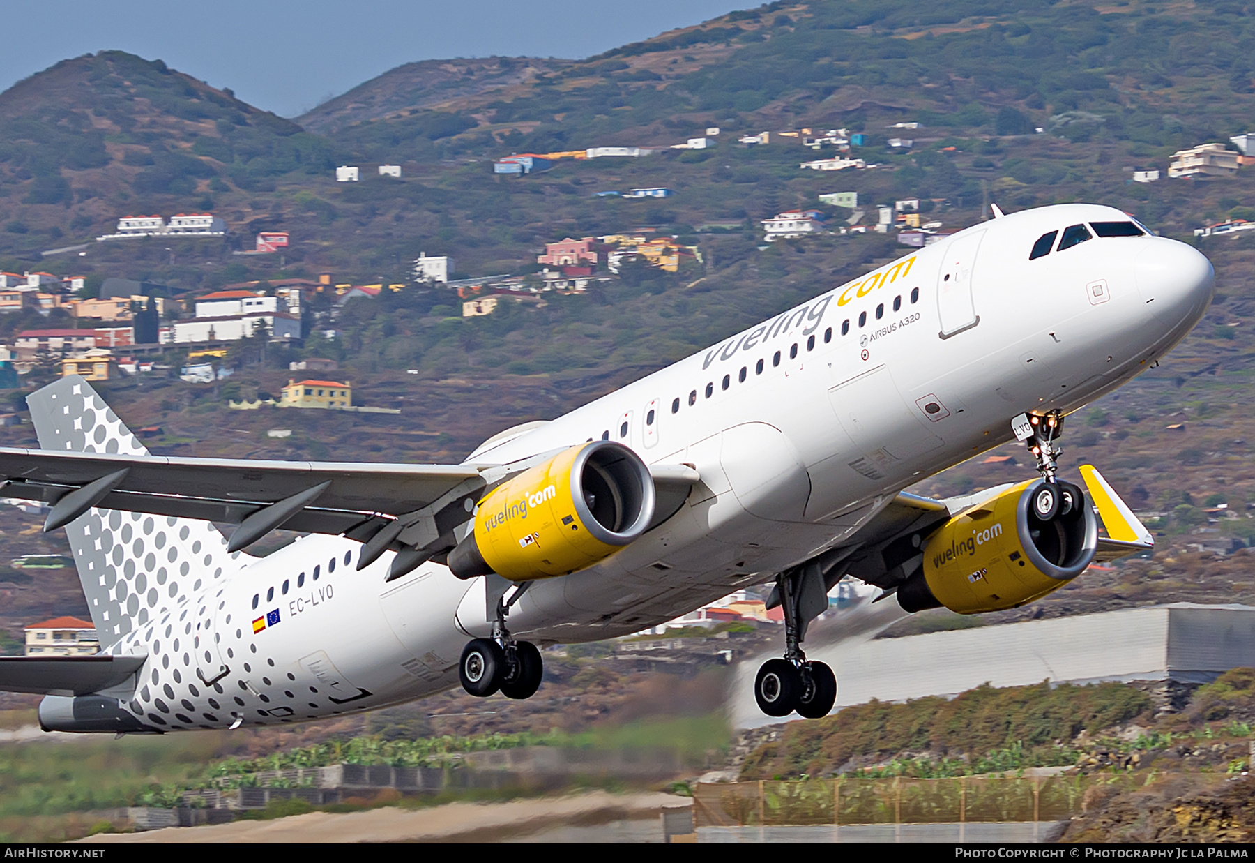 Aircraft Photo of EC-LVO | Airbus A320-214 | Vueling Airlines | AirHistory.net #405724
