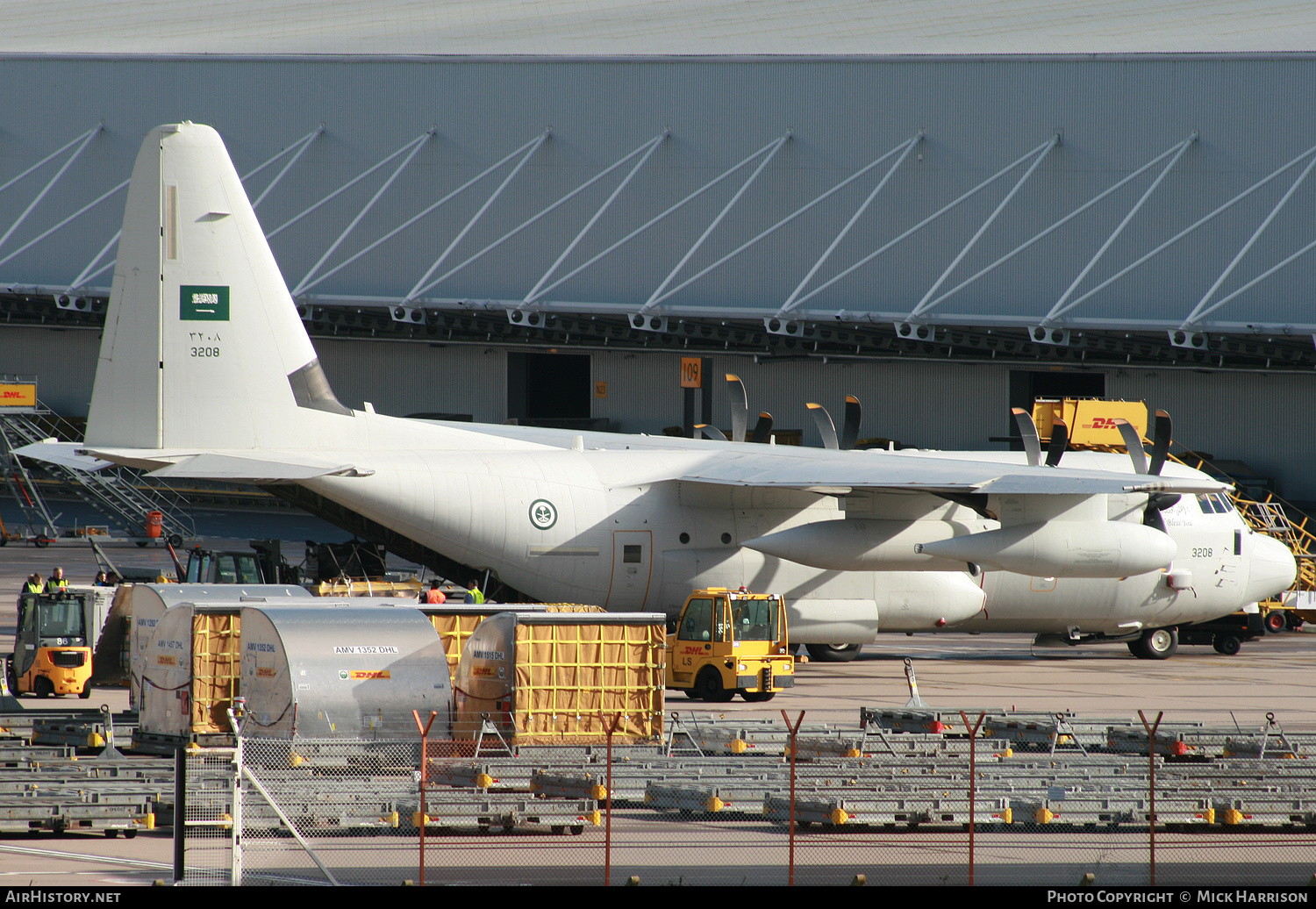 Aircraft Photo of 3208 | Lockheed Martin KC-130J Hercules | Saudi Arabia - Air Force | AirHistory.net #405773
