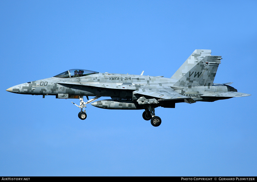 Aircraft Photo of 165188 | McDonnell Douglas F/A-18C Hornet | USA - Marines | AirHistory.net #405797