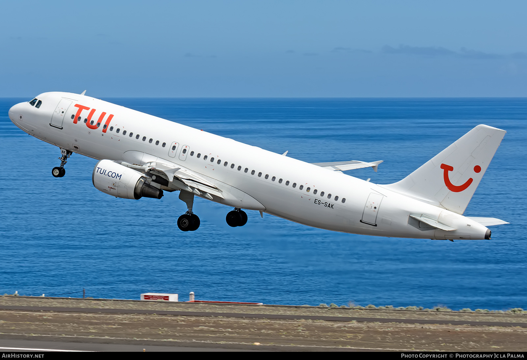 Aircraft Photo of ES-SAK | Airbus A320-214 | TUI | AirHistory.net #405854