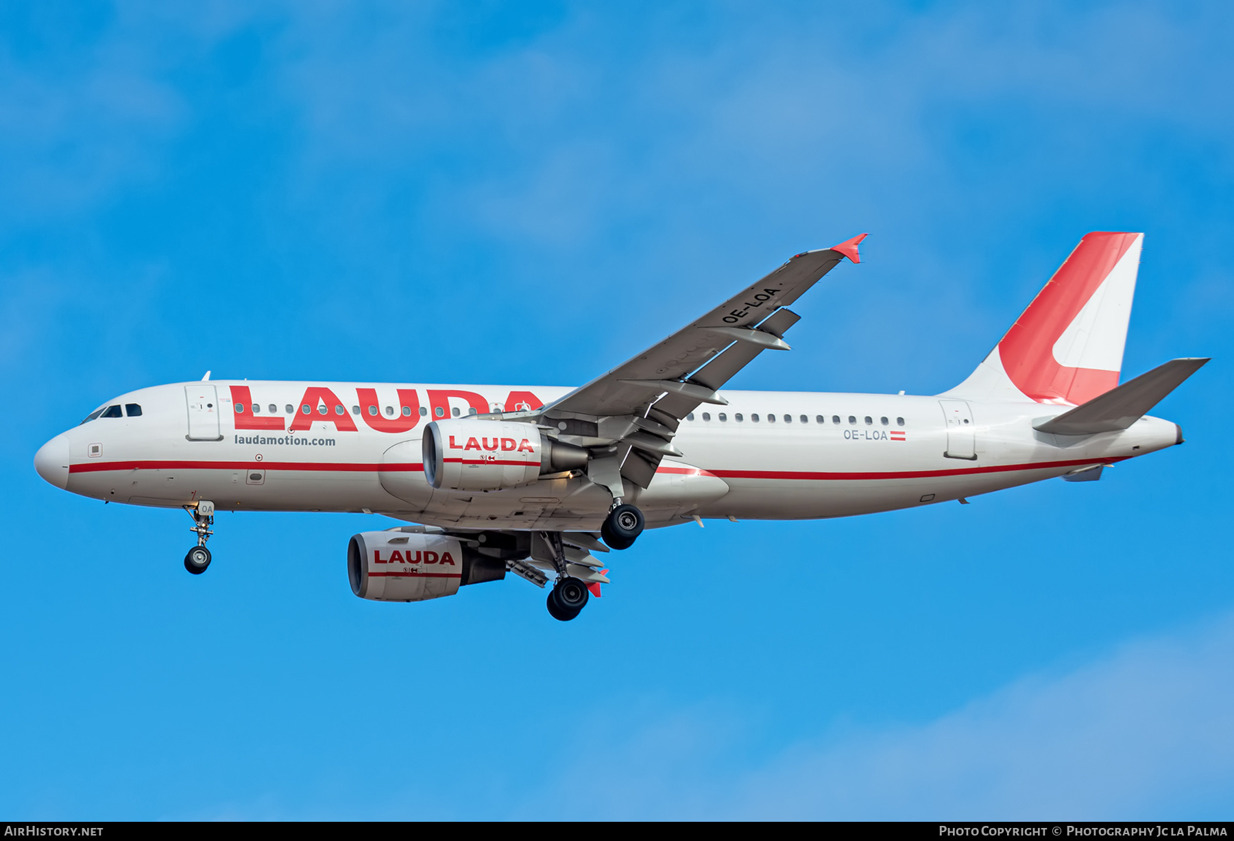 Aircraft Photo of OE-LOA | Airbus A320-214 | Laudamotion | AirHistory.net #405943