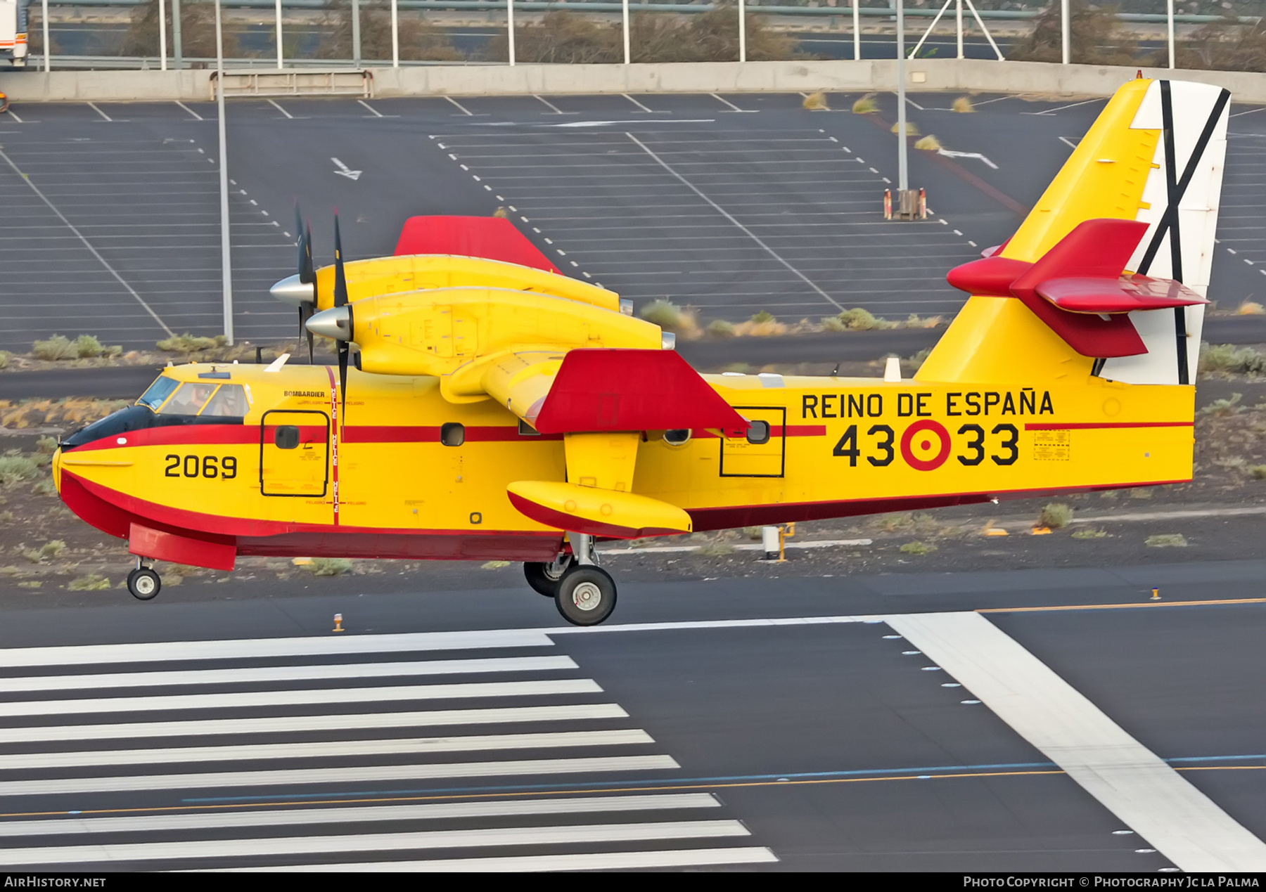 Aircraft Photo of UD.14-03 | Bombardier CL-415 (CL-215-6B11) | Spain - Air Force | AirHistory.net #405959