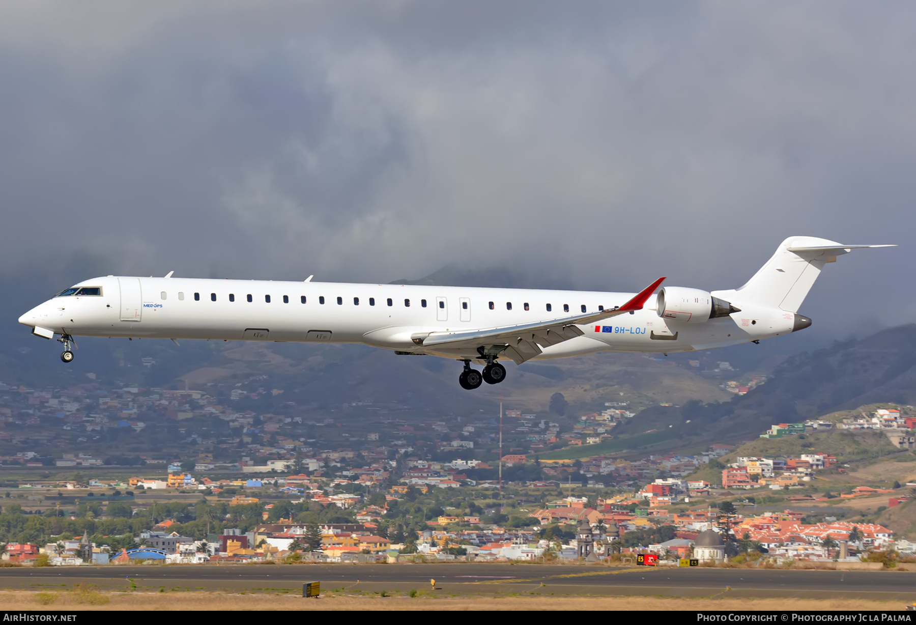 Aircraft Photo of 9H-LOJ | Bombardier CRJ-1000 (CL-600-2E25) | Air Nostrum | AirHistory.net #405973