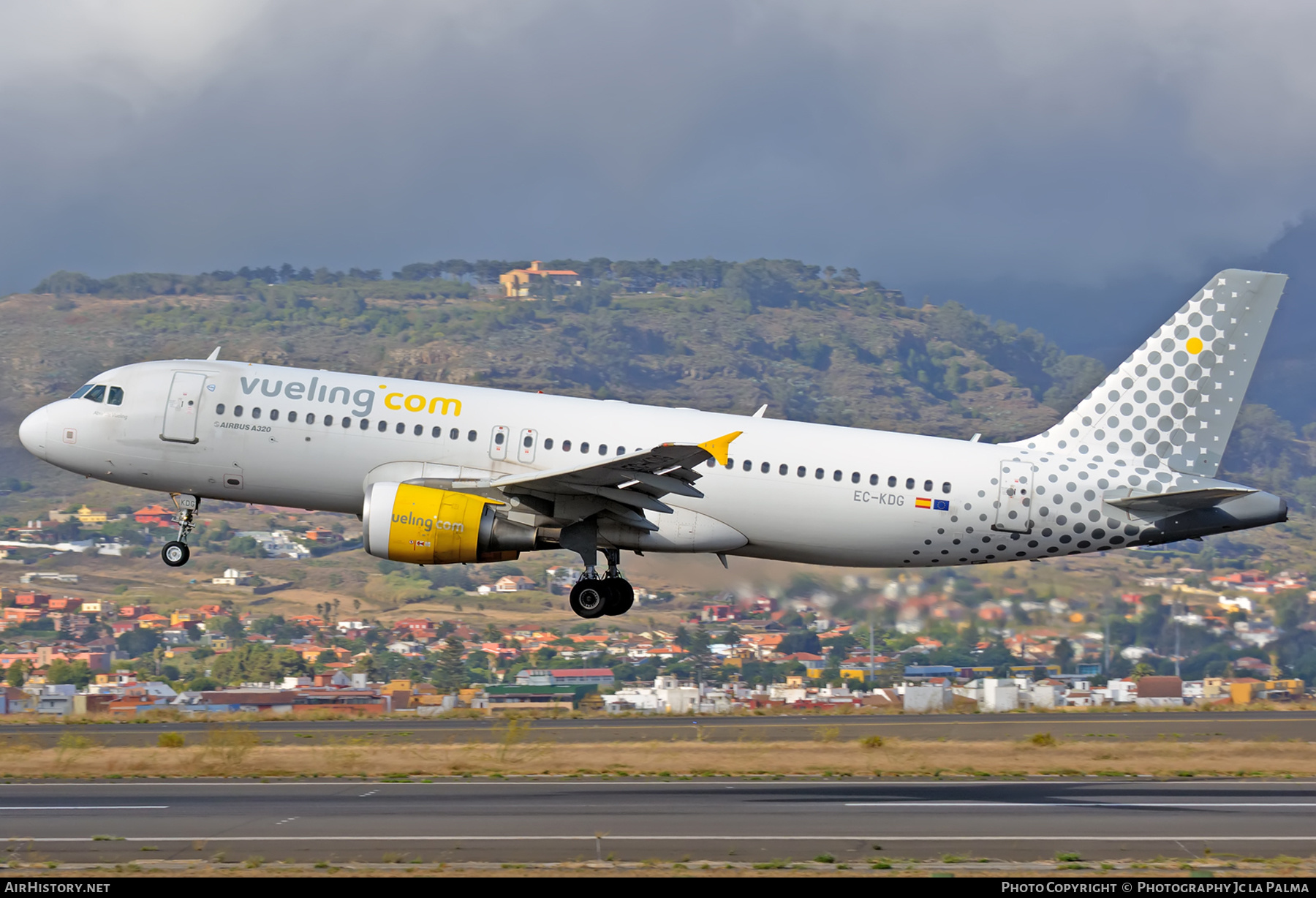 Aircraft Photo of EC-KDG | Airbus A320-214 | Vueling Airlines | AirHistory.net #405975