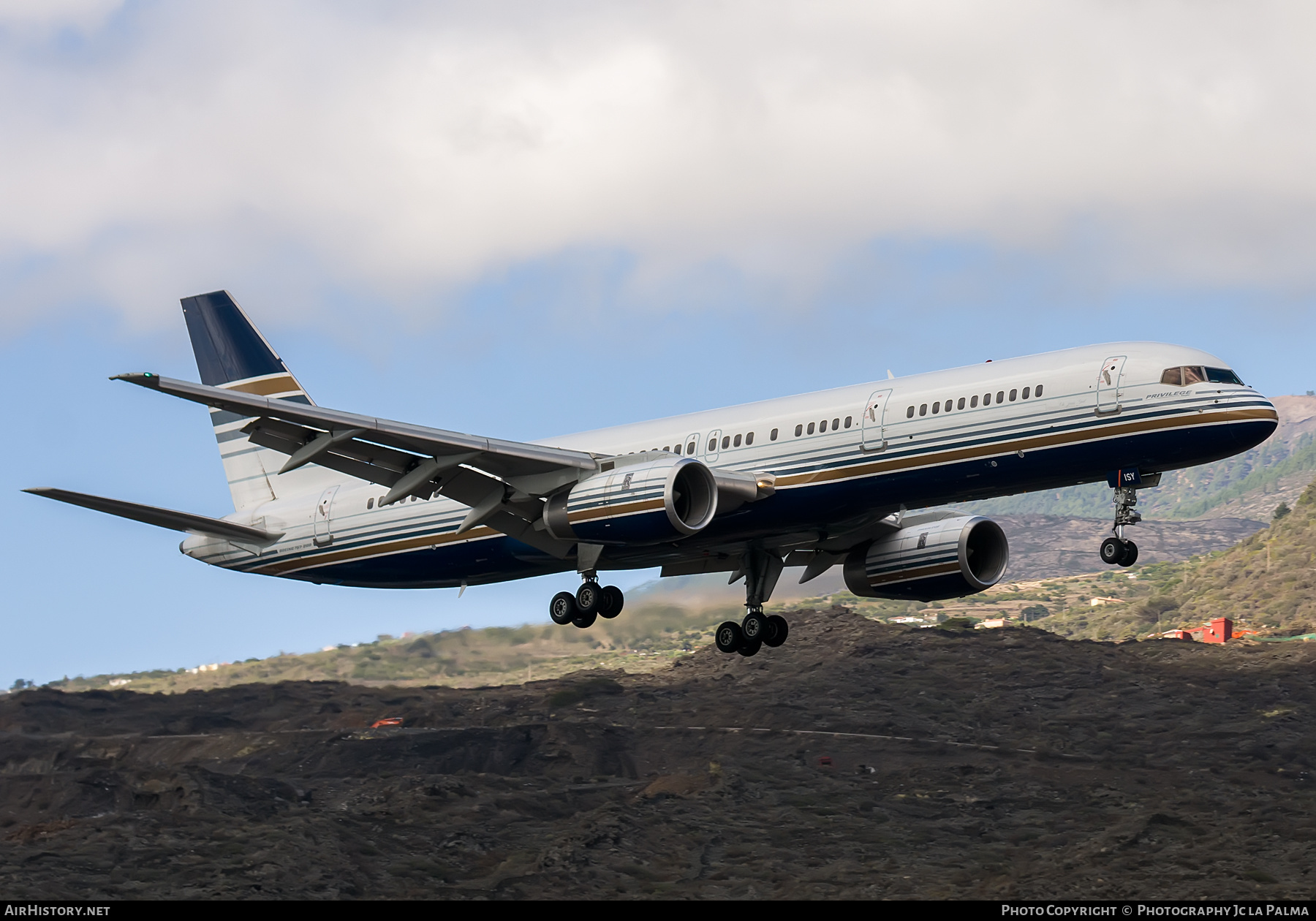 Aircraft Photo of EC-ISY | Boeing 757-256 | Privilege Style | AirHistory.net #405986