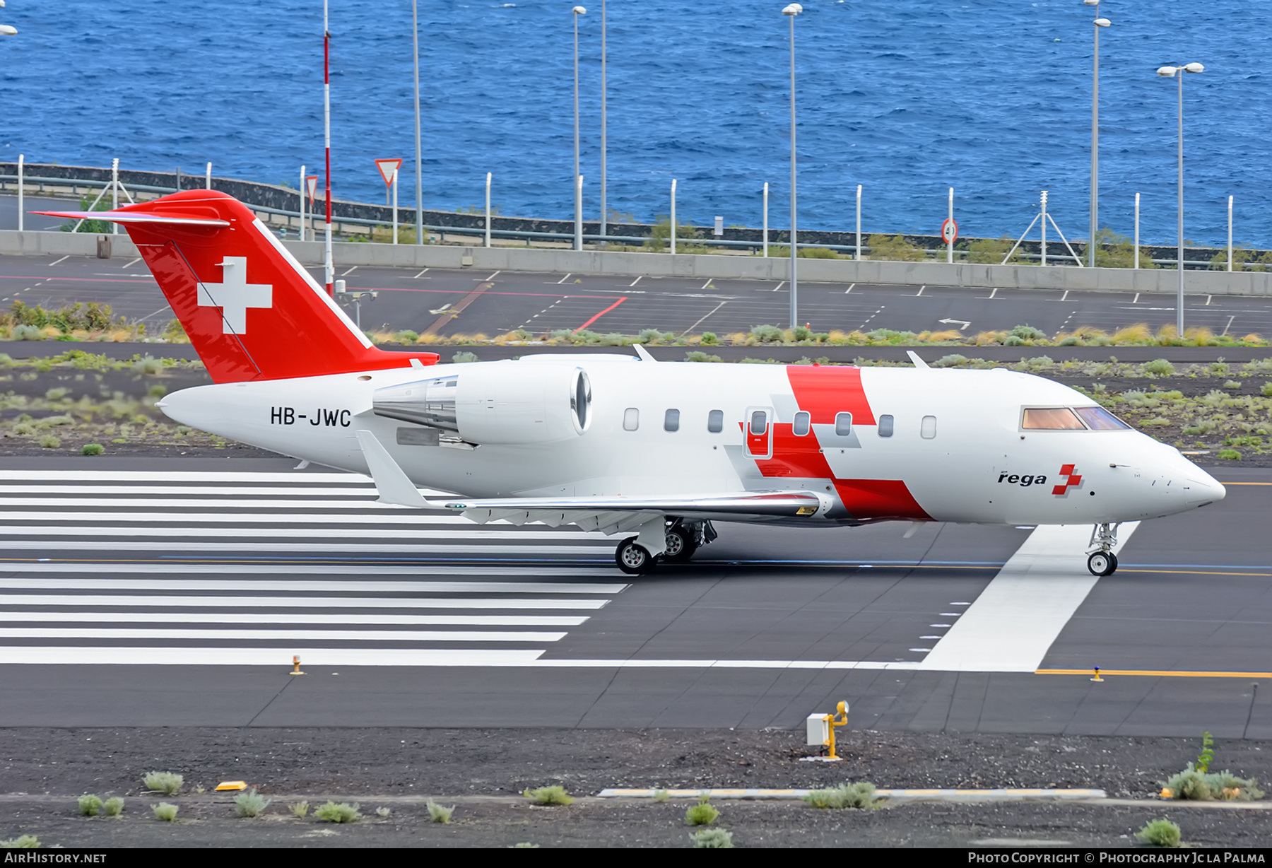 Aircraft Photo of HB-JWC | Bombardier Challenger 650 (CL-600-2B16) | REGA - Swiss Air Ambulance | AirHistory.net #406091